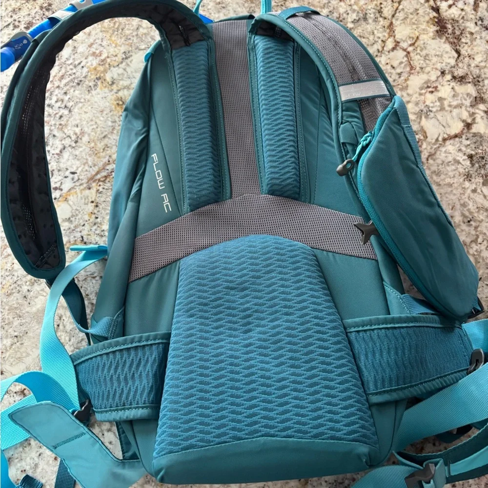 Camelbak Teal and Light Blue Backpack - Picture 3 of 16